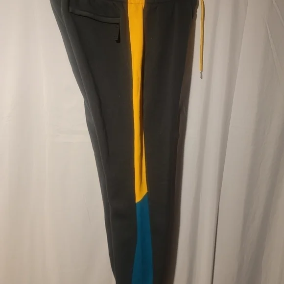 Nike Sportswear Men's Large Fleece Jogger Sweatpants Peace Love Gray DO6182-045 - Picture 2 of 8